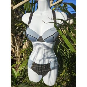 Beach Bunny  Bikini Padded Push up Top Small  Scrunch Bottom  Small
